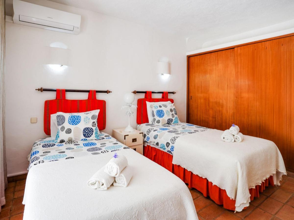 אולוס די אגווה Roofed Villa In Albufeira With Private Swimming Pool מראה חיצוני תמונה