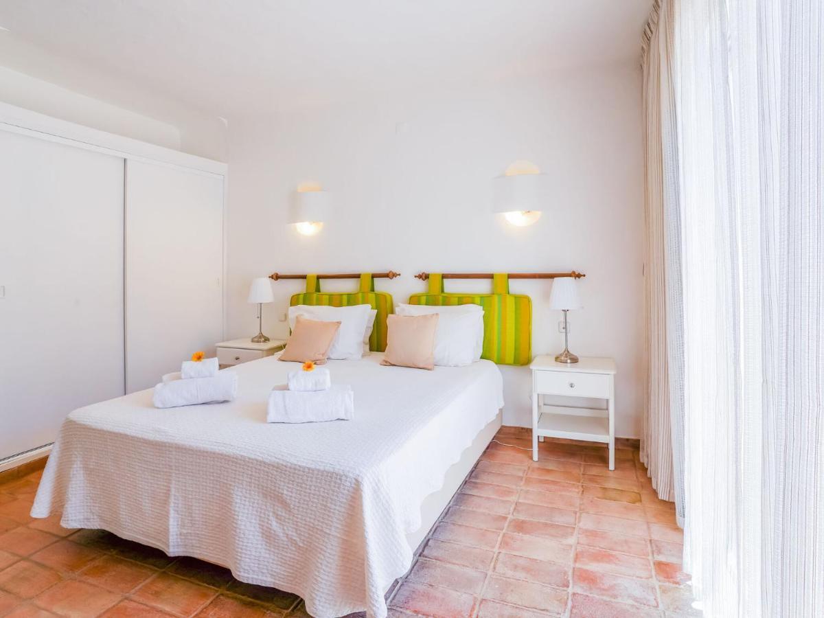 אולוס די אגווה Roofed Villa In Albufeira With Private Swimming Pool חדר תמונה